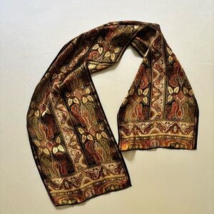 Vintage Echo scarf with gorgeous paisley pattern